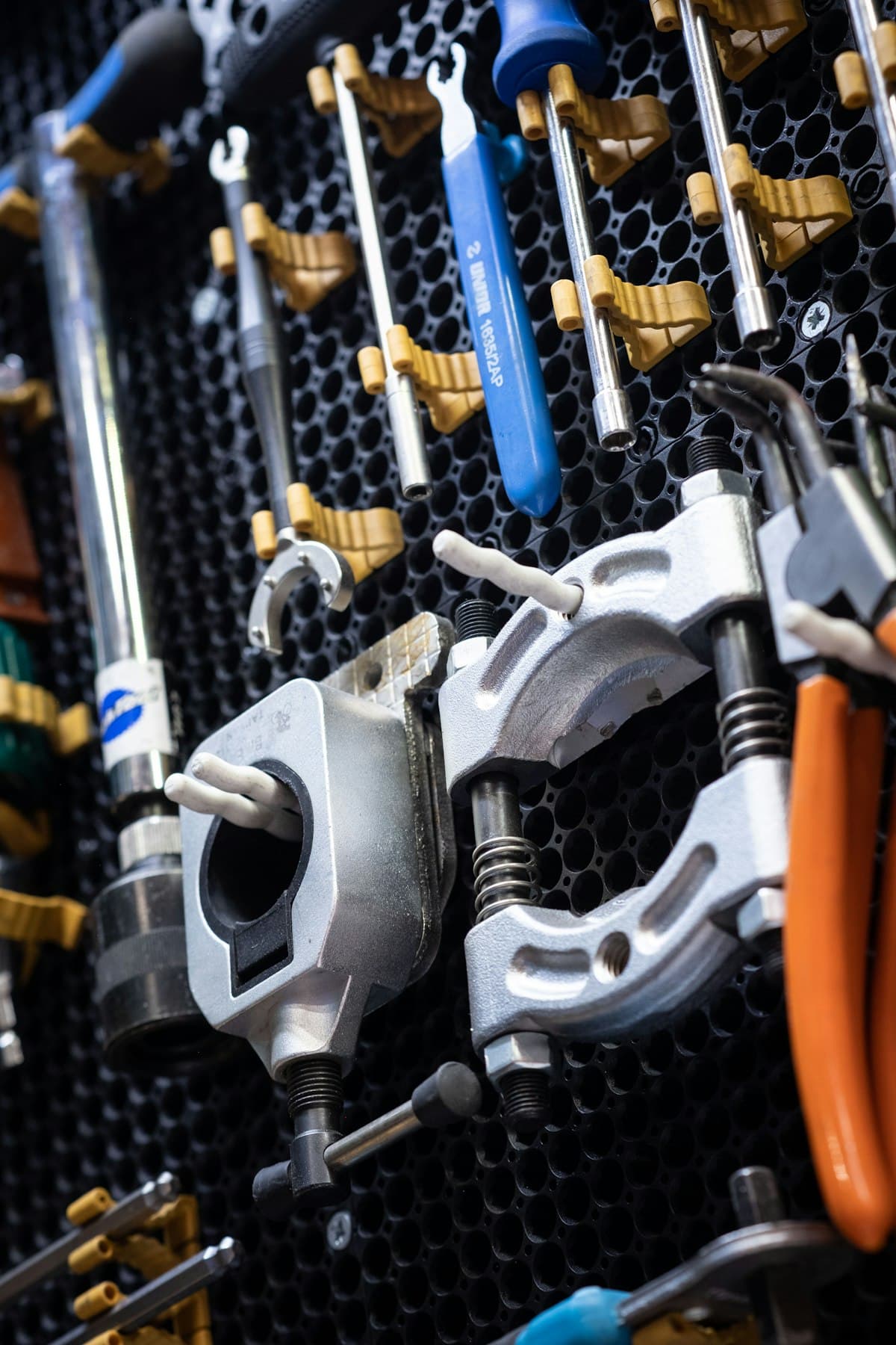 Ammattilaisen LVI-työkalut — putkimiehen varusteet